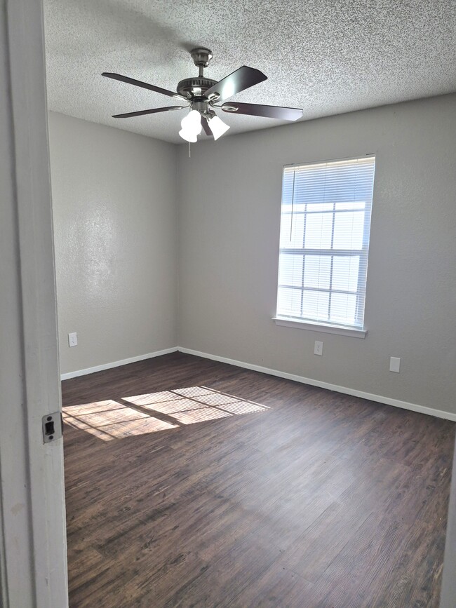 Building Photo - 216 Pine Meadow Dr