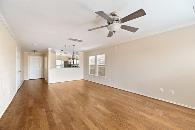 Building Photo - 722 Redwing Park Dr