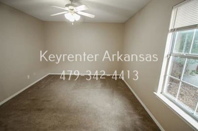Foto del edificio - 736 W Poplar St