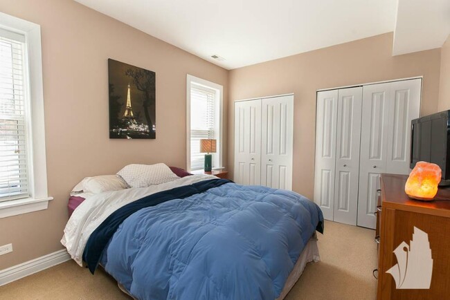Foto del edificio - 4865 N Hermitage Ave