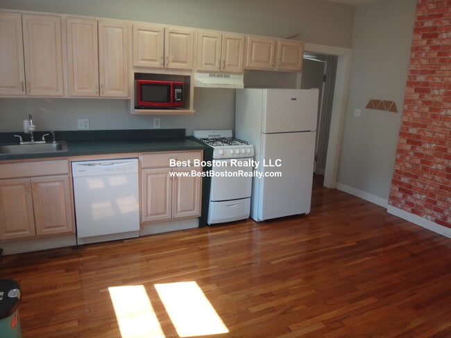 Building Photo - 20 JFK St. Unit 7
