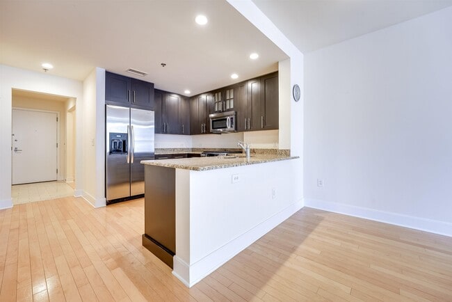 Building Photo - 1125 Maxwell Ln