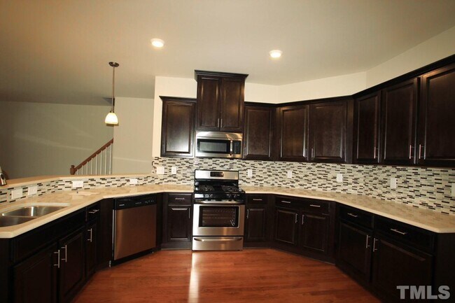 Building Photo - 704 Edgewater Ridge Ct