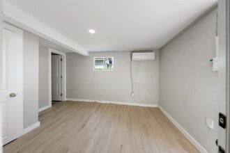 Building Photo - 213 Caplin St
