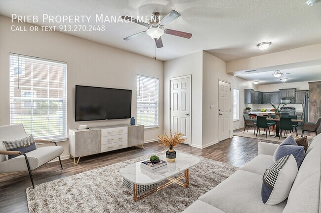 Building Photo - Parkview Townhome - Available August 9th