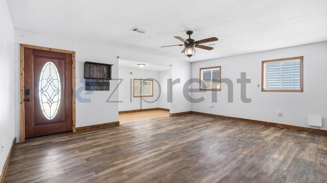 Building Photo - Unit