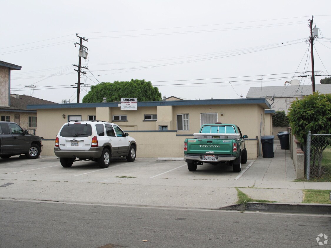 Building Photo - 10919 Cassina Ave
