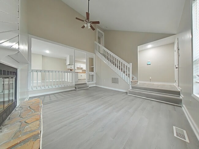 Building Photo - 857 Danish Dr