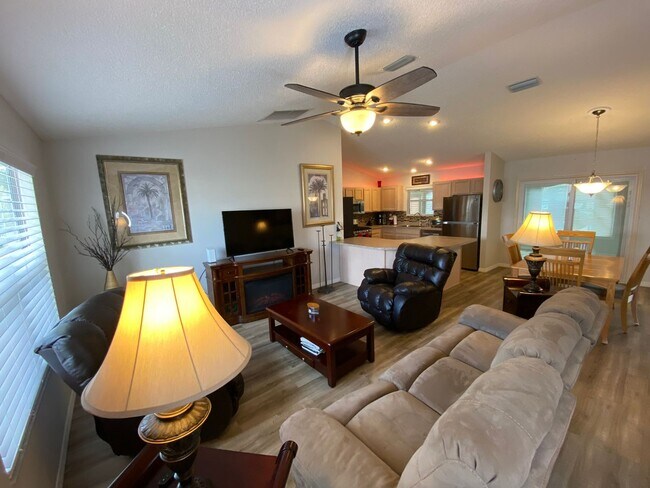 Building Photo - Beautifully Furnished SHORT TERM (May - Ju...