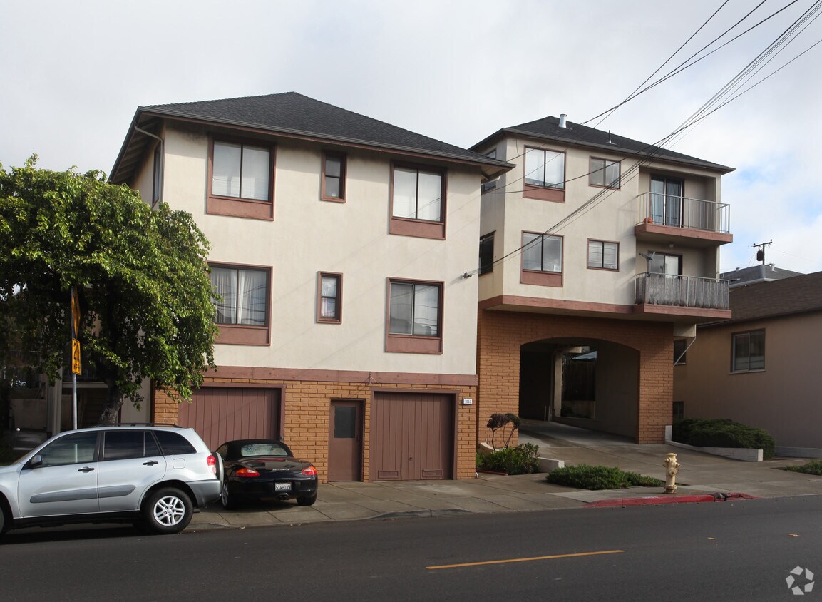 Building Photo - 1052 Grand Ave