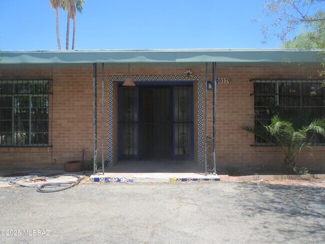 Foto del edificio - 6179 E 3rd St
