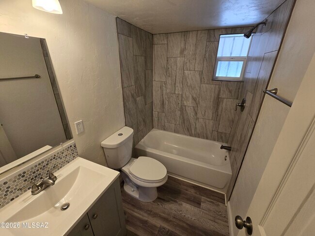 Foto del edificio - 4910 E 25th St
