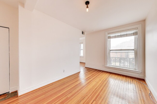 Photo - Modern comfort and classic charm! Apartment