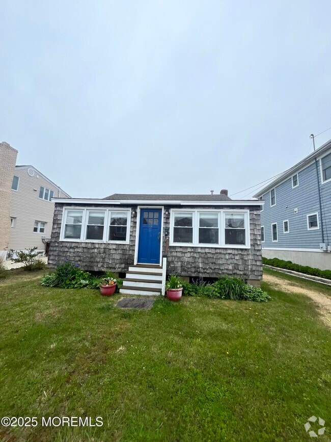 Building Photo - 118 Camden Ave