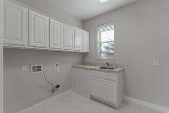 Building Photo - 63 W Artist Grove Pl