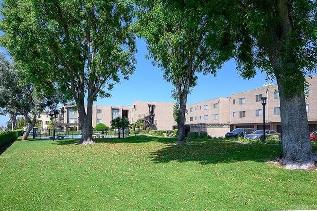Building Photo - 830 N Dalton Ave