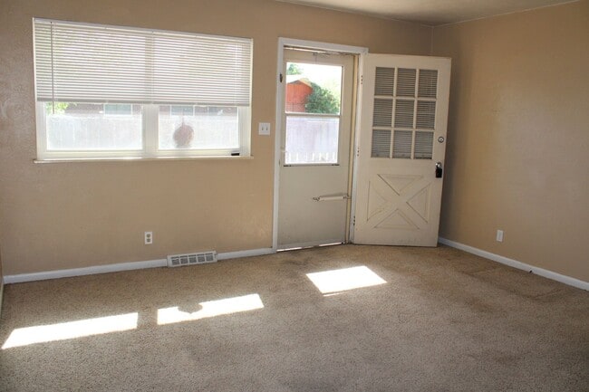 Building Photo - 3006 Butternut Dr