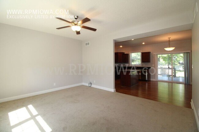 Foto del edificio - UPDATED KITCHEN!! 3 Bedroom, 2.5 Bath Home...