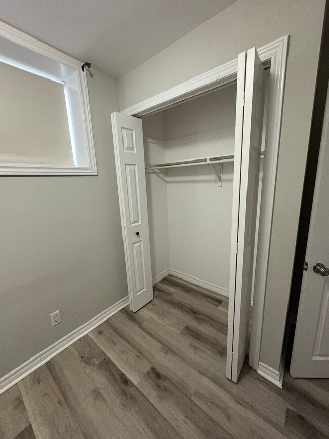 Photo du bâtiment - 21 Stirling Ave S