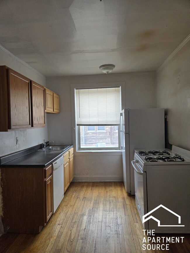 Building Photo - 2348 W Touhy Ave
