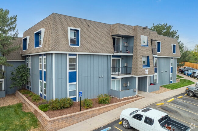 Building Photo - Waterview on the Parkway Apartments