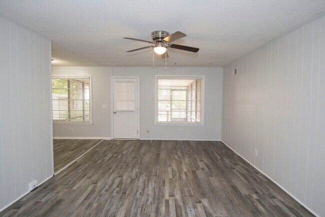 Foto del edificio - 3 Bedroom on Chantilly Drive