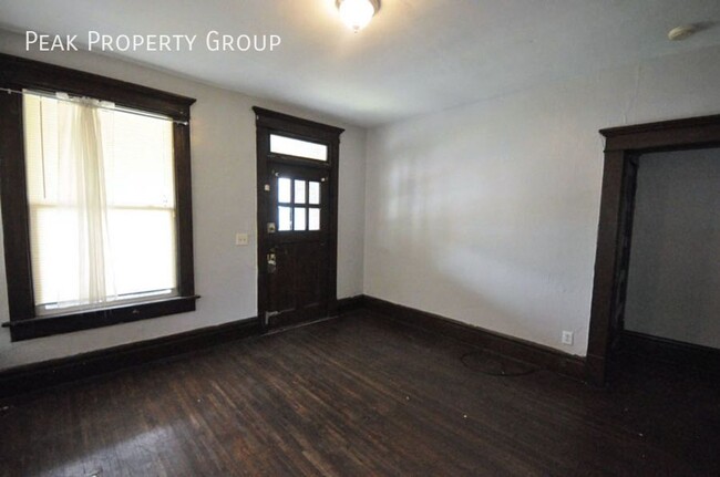 Building Photo - Available Fall 2025! 3 bedroom apartment l...