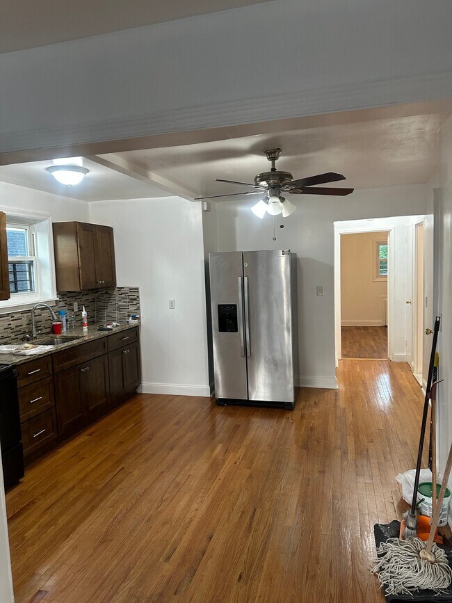 Building Photo - 103 E 218th St