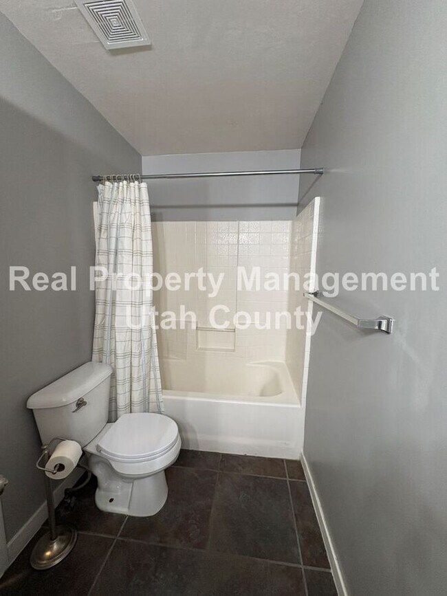 Building Photo - 692 W 410 N