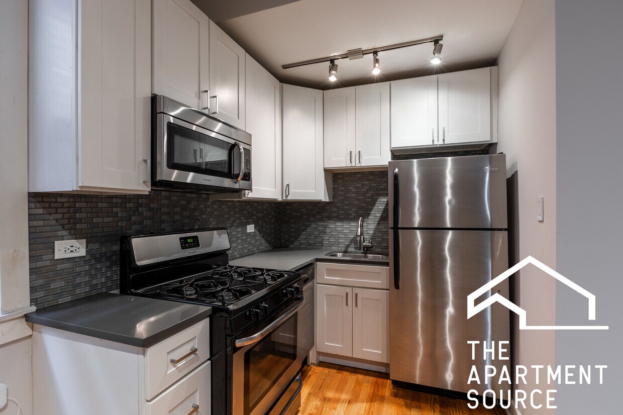 Foto principal - 2420 N Kedzie Blvd