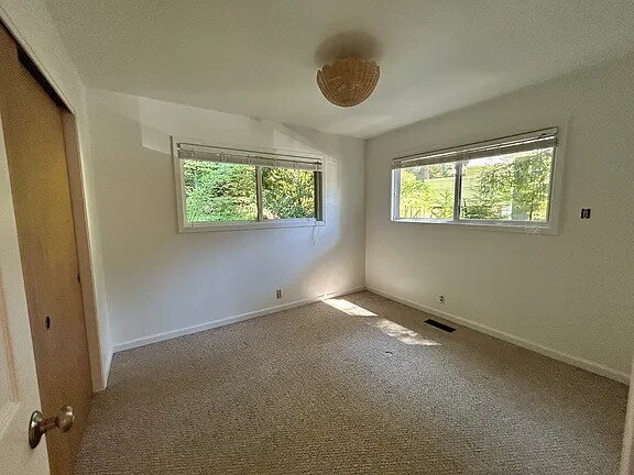 Building Photo - Charming upstairs Guerneville duplex. This home is close to town and has river access