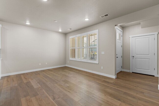 Foto del edificio - 2 Bedroom 2 Bathroom Ground Floor Townhome in Centerra