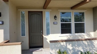 Building Photo - 908 N Acacia Ct