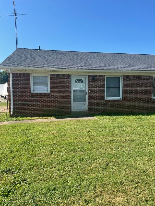 205 McCormack St Unit 205 A McCormick, Auburn, KY 42206 Room for Rent