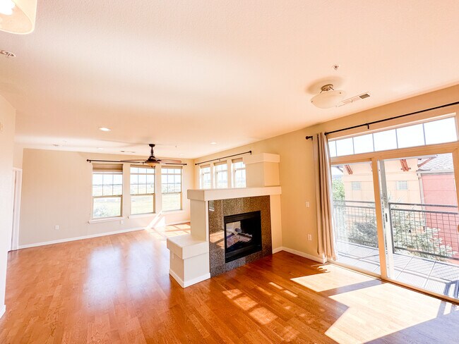 Building Photo - 13456 Via Varra
