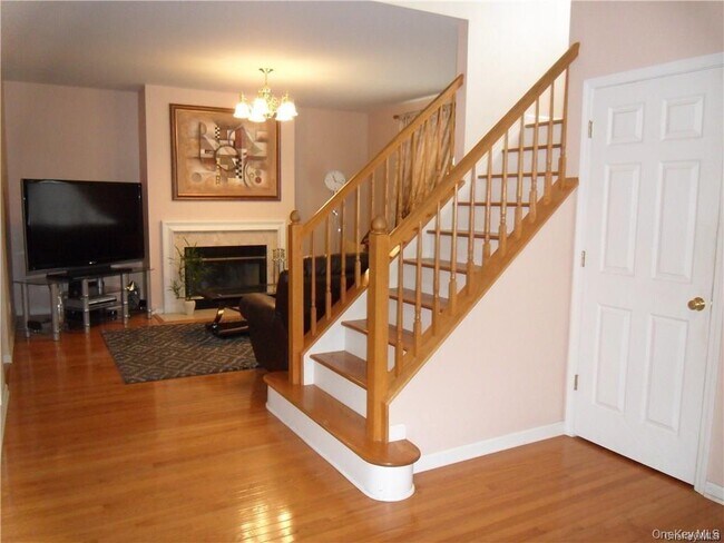 Building Photo - 6 Blackmoor Ct