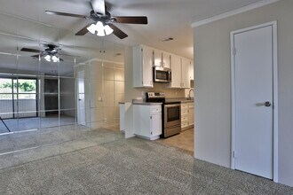 Building Photo - 2820 N Arcadia Ct