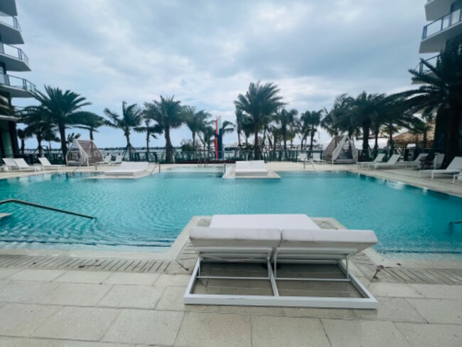 Building Photo - 4444 N Flagler Dr
