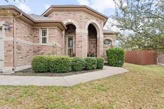 Building Photo - 916 Easton Dr