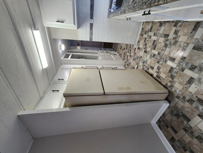 Building Photo - 7416 Edgemere Rd