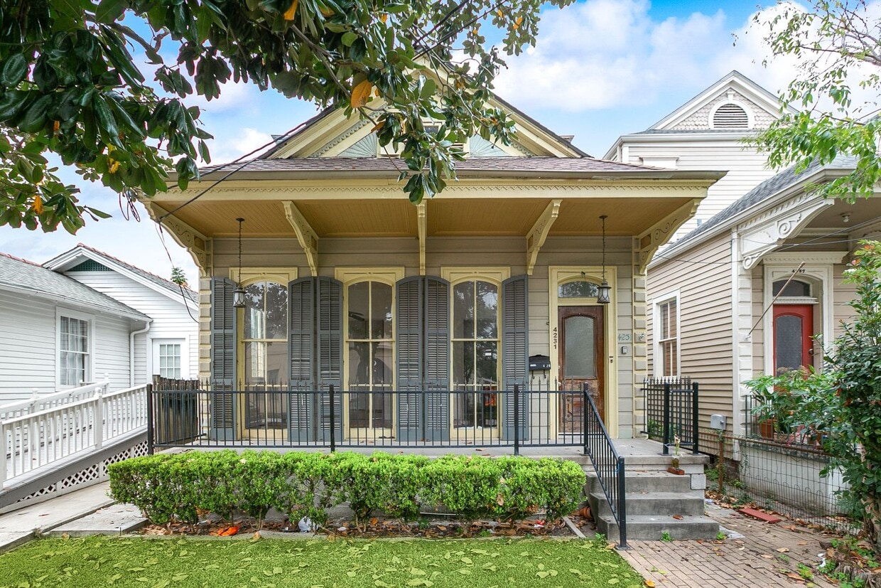 Primary Photo - 4231 Camp Street