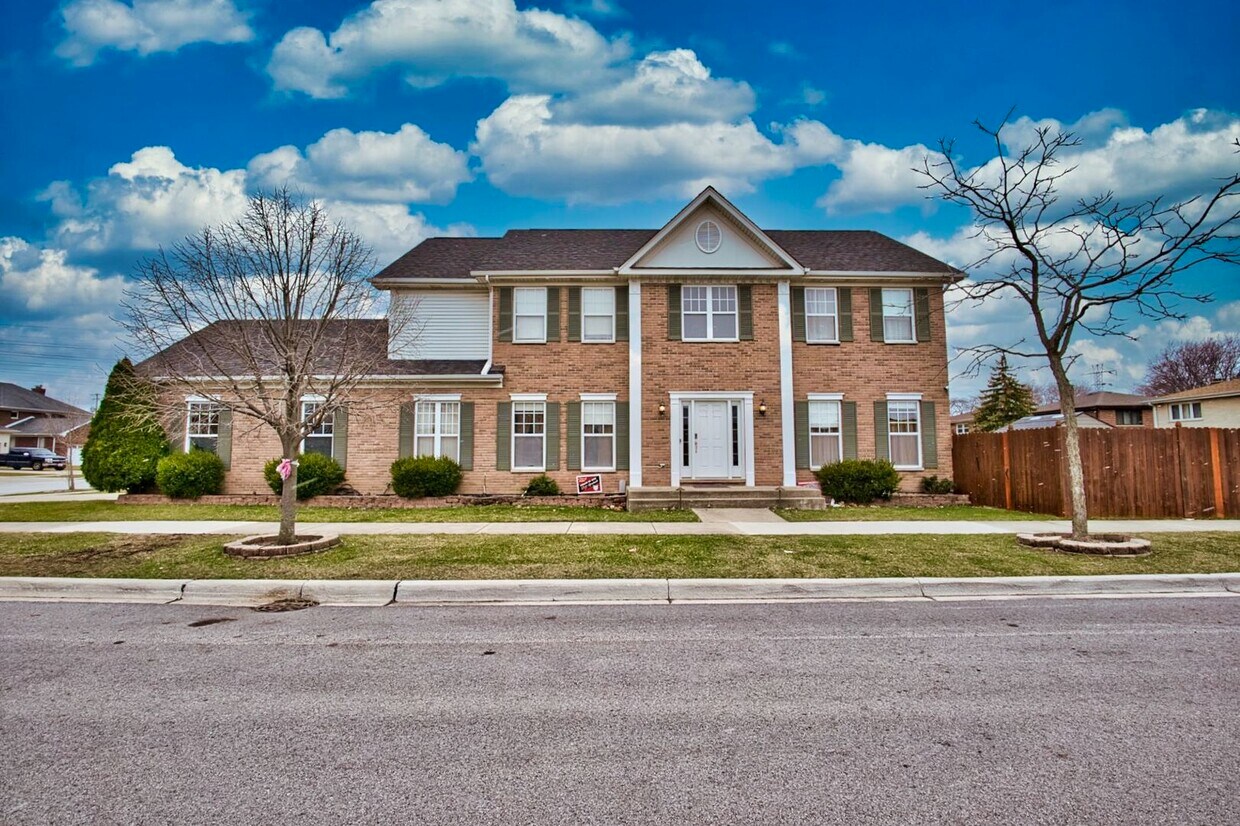 Primary Photo - 4600 Fargo Ave