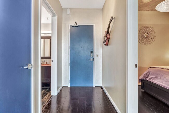Building Photo - Fully Furnished 15th Floor Condo At Icon I...
