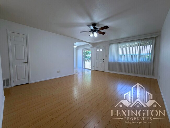 Foto del edificio - Stunning, 2BD/1BA, Condo in the Villaggio Community off Madison Ave. and Auburn Blvd.! ***Move-in...