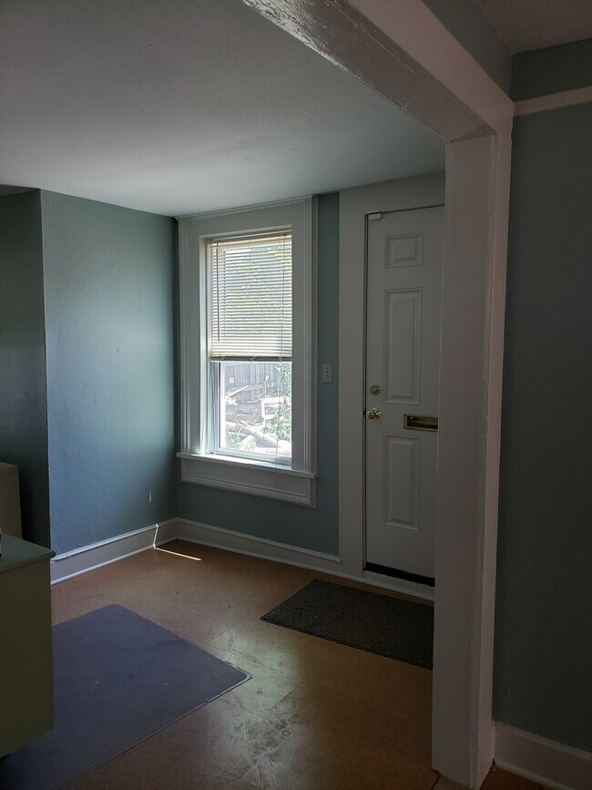 bonus room/ enry - 2517 N Pierce St