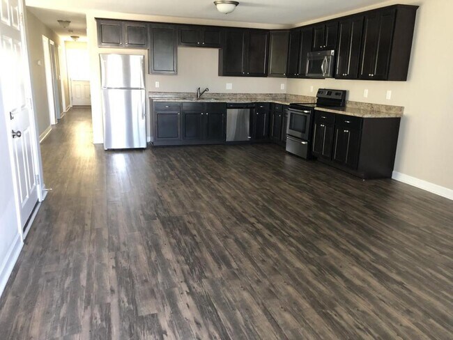 Building Photo - 2524 B Brookville