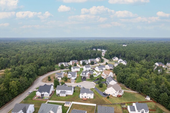 Building Photo - Charming 4-Bedroom Home with Modern Comfor...