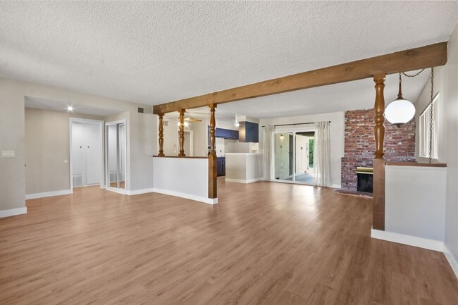 Building Photo - 10925 Newcomb Ave
