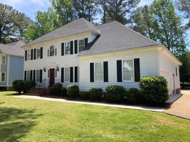 Building Photo - 5 Bedroom Home - Colonial Heights - Conven...