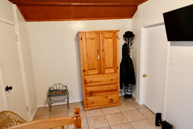 Building Photo - 1866 El Sereno Ave